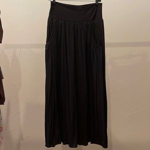 Garnet Hill black stretchy skirt size L